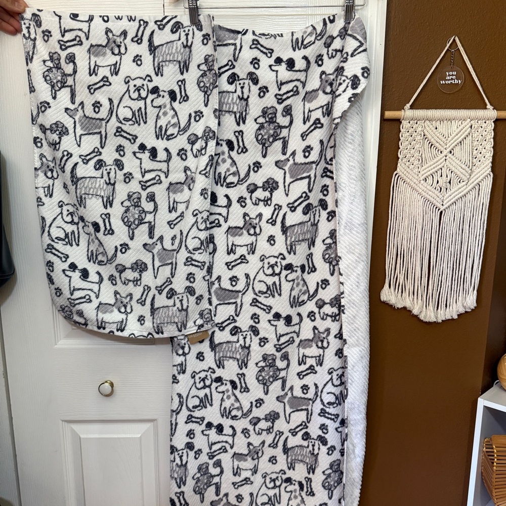 Charmont Collection B/W Dog Patterned Hand Towel & Body Towel for Bathroom